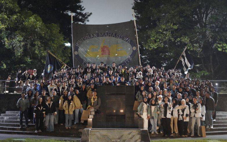 A large gathering of members at the monument
